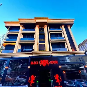 Aparthotel Black House